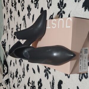 Justfab Samantha pumps size 8, black